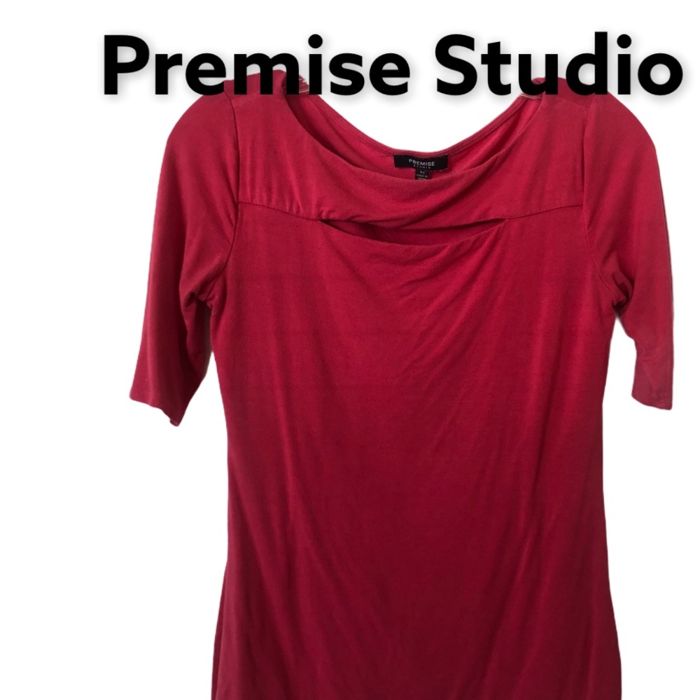 Premise Studio Short Sleeve Redish  Pink Tee with Cutout XS